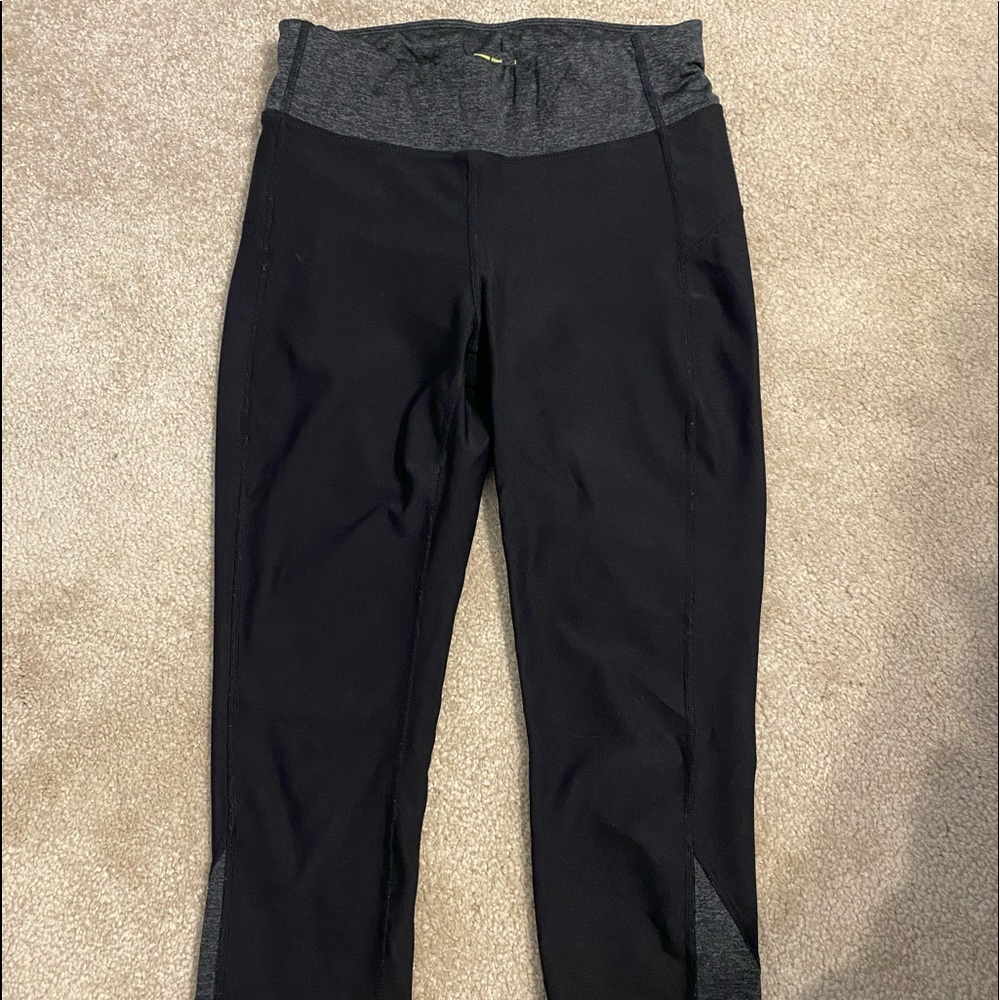 Cropped workout leggings